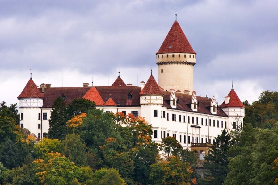 Konopiště: Chateau Tour from Prague - Entering Konopiště: guided entrance and what it changes for your visit