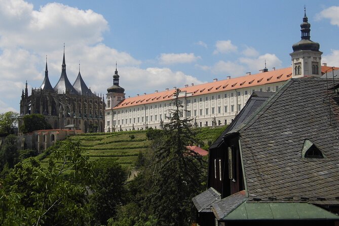 Kutna Hora and Bone Chapel Private Day Trip from Prague - How the private day runs, pickup to drop-off in Prague