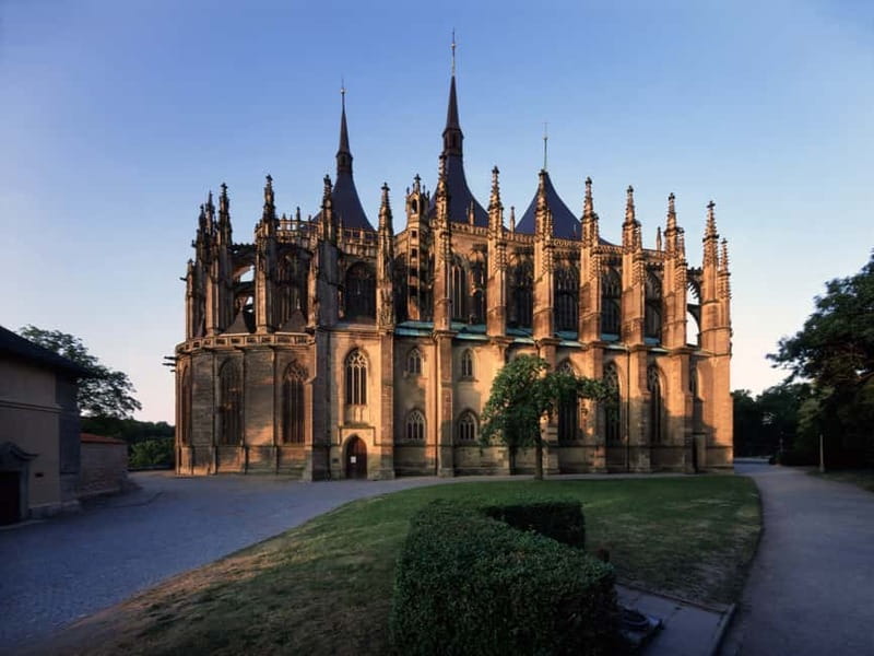Kutná Hora from Prague - The Bone Church & St. Barbara’s - Getting Started at Pařížská Street: The Meeting Point That Matters
