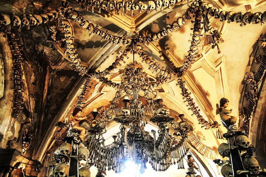 Kutna hora - GUIDED TOUR TO KUTNA HORA - Service Quality to Expect: Guides, Groups, and Transport Style