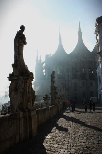 Kutna Hora: Historical Center and Sedlec Ossuary Tour - The van transfer from Prague: why it helps rather than hurts