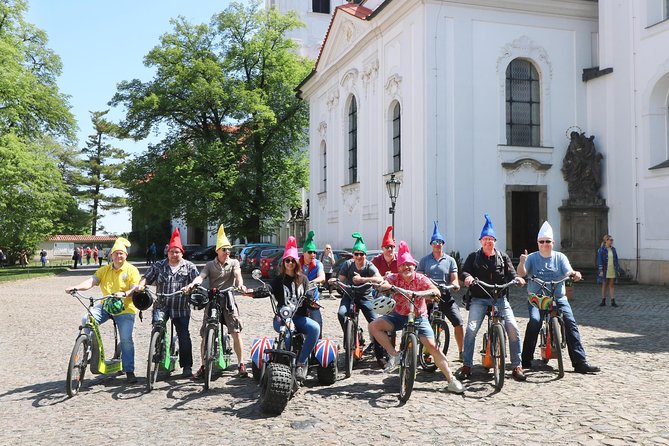 Live-Guided 180 min Glorious e-Scooter and eBike tour - The route in real time, from Maltezske Square to Letna Hill