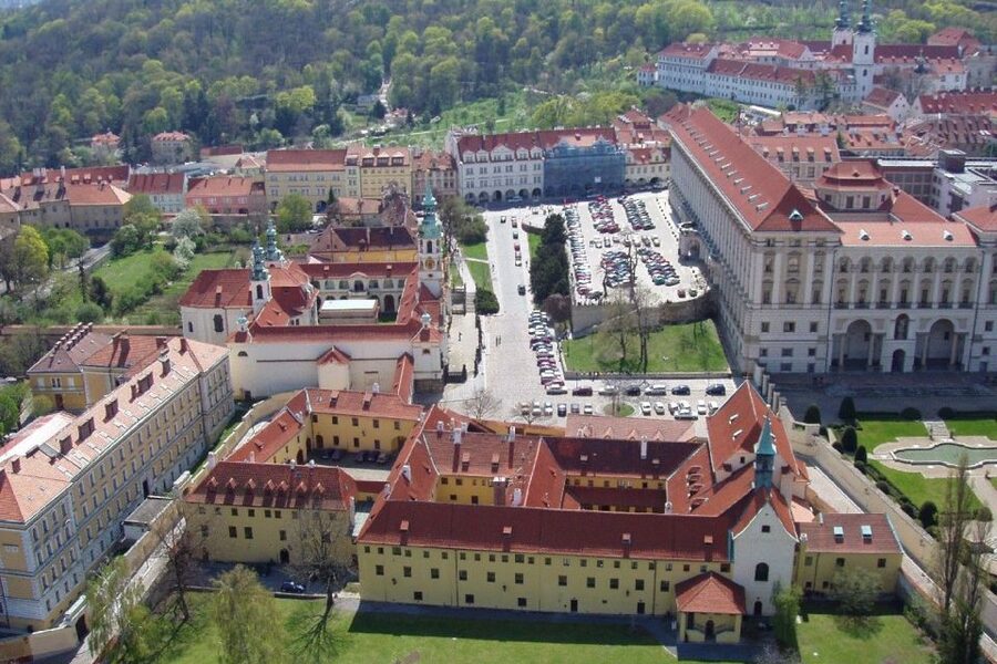 Mozart's Prague: Old Town, Lesser Town & Czech Museum Tour - A 3-hour Old Town, Lesser Town, and museum route with real movement
