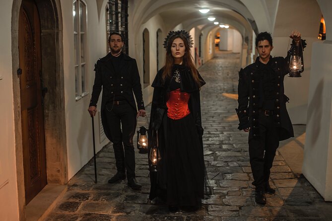 Mystery Tour at Charles Bridge and Prague Castle: Alchemy & Magic - Charles Bridge after dark: Legends, Charles IV, and astrologers