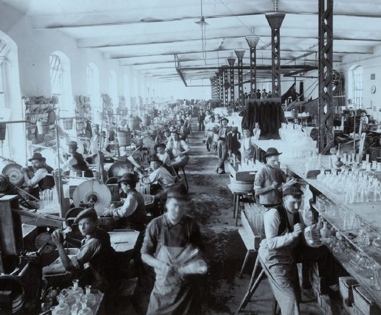 Nizbor Glass Factory Tour - Practical musts: masks, gloves, and other on-site rules