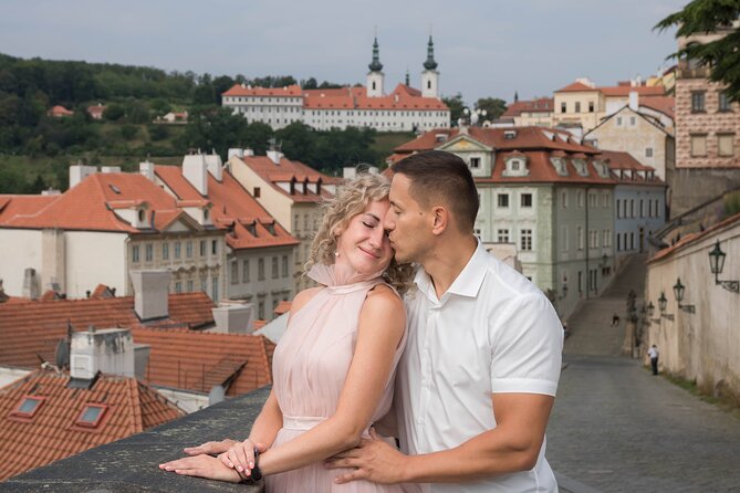 Photo Shoot for couple in Prague - Stop 1: Charles Bridge photos without losing your mind