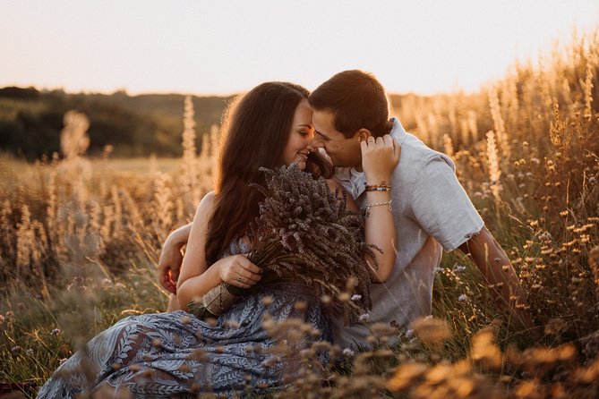 Photographer in Prague - Couple, engagement & portrait photoshoot - Meeting in Malá Strana and a smooth 7:30 AM start