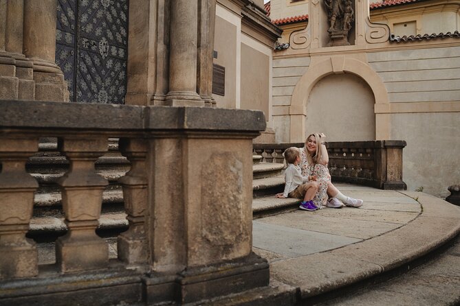 Photographer in Prague, private photoshoot - Stop 2: Charles Bridge for iconic photo framing