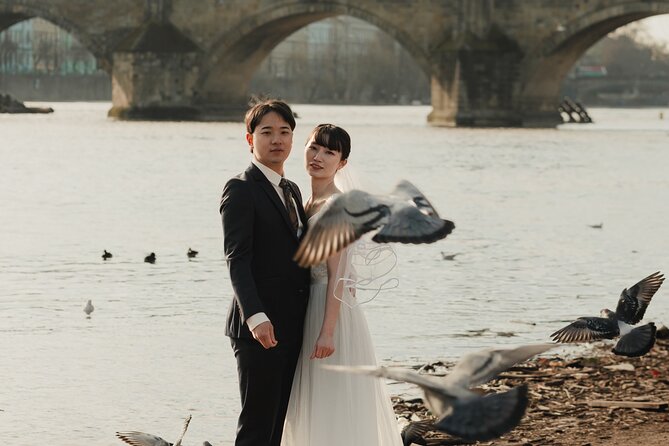 Photographer in Prague, private photoshoot - Stop 4: Kampa Park for softer, scenic portrait vibes