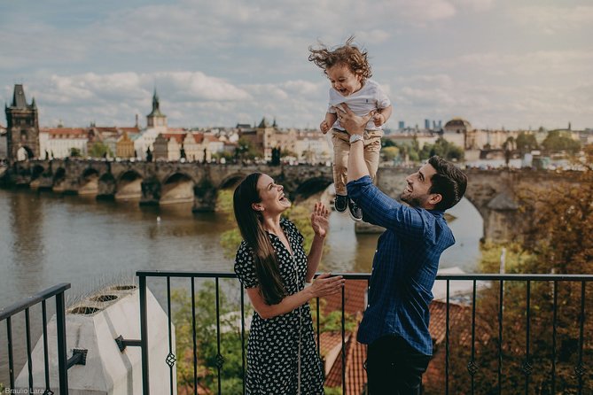 photoshoot in prague - Charles Bridge: the postcard shot, done with smarter angles