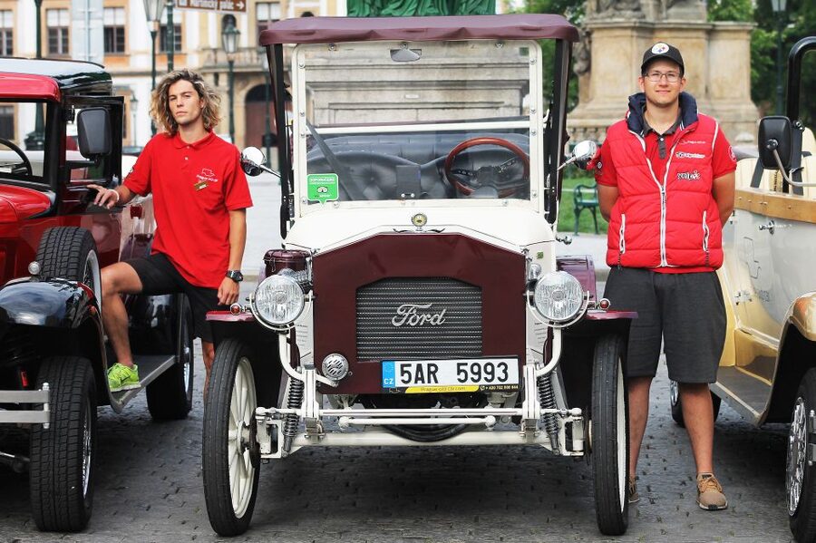 Prague: 1.5-Hour Vintage Car Tour - Prague Castle viewpoints without the full walking day