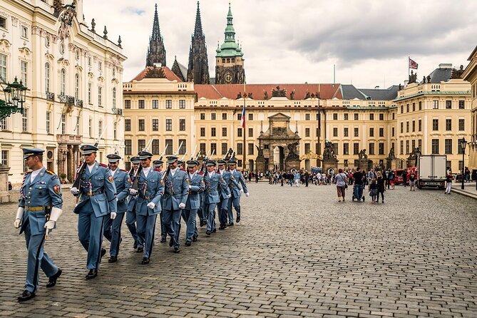 Prague: 1-Hour Castle Tour With Fast-GET Admission Ticket - The 1-Hour Guided Walk Through Hradčany’s Castle Neighborhood