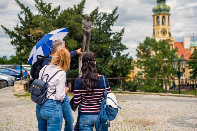 Prague: 1-Hour Castle Tour With Fast-GET Admission Ticket - Inside the Major Venues: What the Tour Sets You Up to See