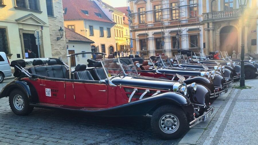 Prague: 1-Hour Private Tour in Vintage Car - The car experience: comfort, safety, and real old-world style