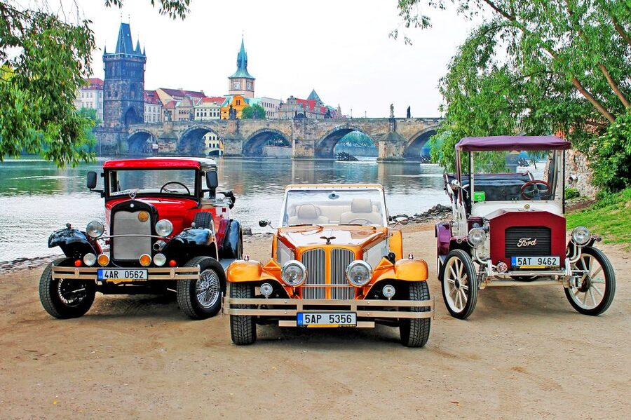 Prague: 1-Hour Vintage Car Tour - Key highlights to know before you book