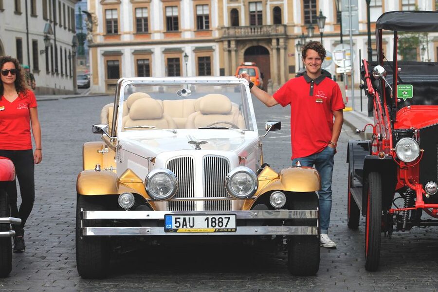 Prague: 1-Hour Vintage Car Tour - Who this Prague vintage car tour is best for