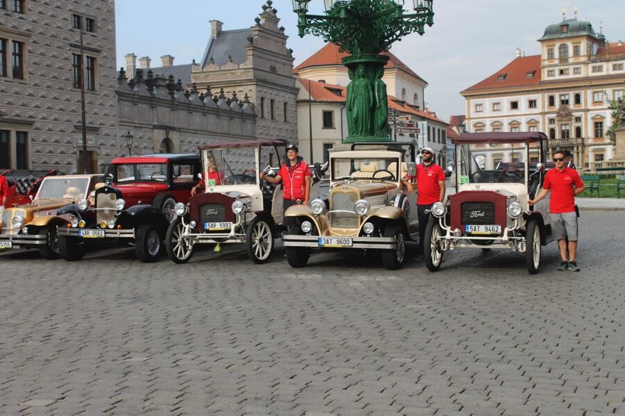 Prague: 1-Hour Vintage Car Tour - The heated old-timer replica ride: comfort, style, and easy photos