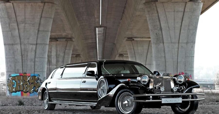 Prague: 1-Hour Vintage Limousine Rental - Inside the Ride: Champagne, Music, TVs, and the Lighting Show