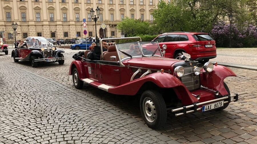 Prague: 120min Private Tour in Vintage Car, up to 6people! - Modern Prague Stops, From Dancing House to Lennon Wall