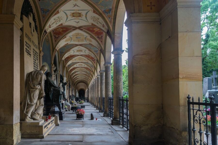 Prague: 2.5-Hour Vyšehrad Castle with Gorlice & Tickets - Gorlice casemates underground: Charles Bridge statues where few people see them