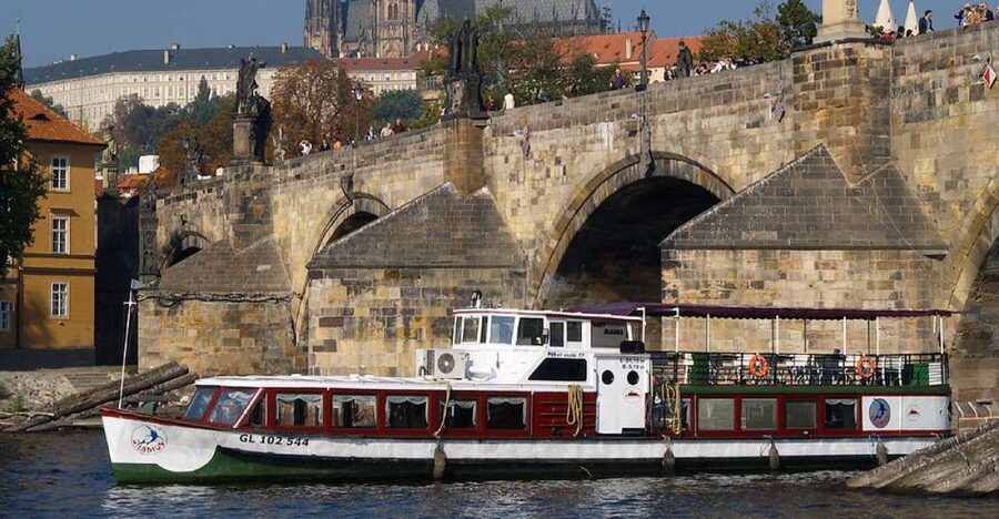 Prague: 2-Hour Lunch Cruise on the Vltava River - Why This Vltava Lunch Cruise Works in the Middle of Your Prague Day