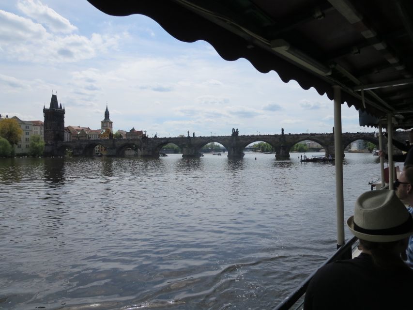 Prague: 2-Hour Lunch Cruise on the Vltava River - What the 2-Hour Cruise Feels Like on the Water