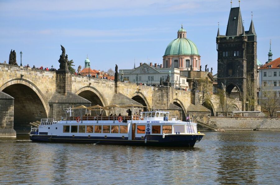 Prague: 2-Hour Lunch Cruise on the Vltava River - Buffet Lunch on Board: What Included Means for Your Hunger and Your Time
