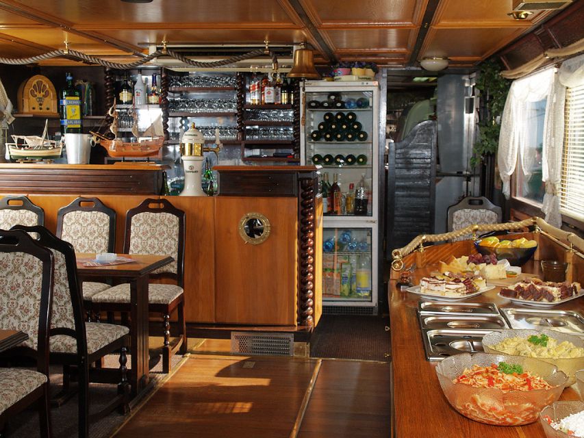 Prague: 2-Hour Lunch Cruise on the Vltava River - Meeting Point at Old Town Square: Where to Check In and How to Not Lose Time