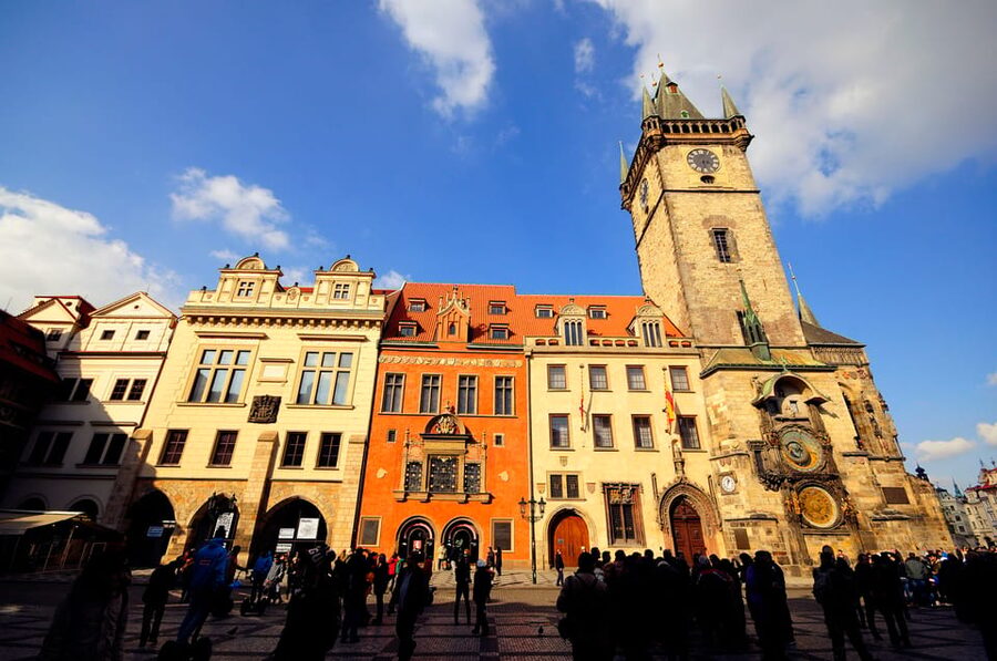 Prague: 2 hours city tour + 1 hour boat cruise - Meeting at Municipal House, then rolling into Old Town
