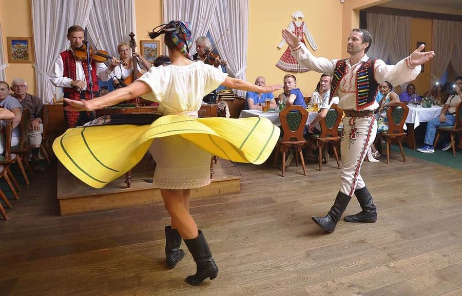 Prague: 3 Course dinner with Drinks, Folk Show & Transfers - Arriving at the Restaurant, Welcome Liqueur Included