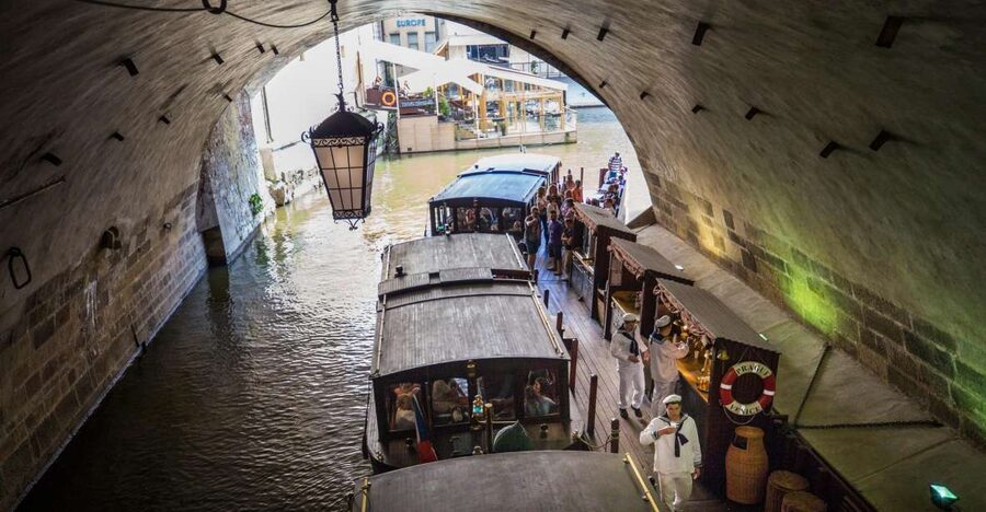 Prague: 3-Hour Castle Grounds Walking Tour and River Cruise - A 3-hour loop that connects Old Town, the river, and Castle Hill