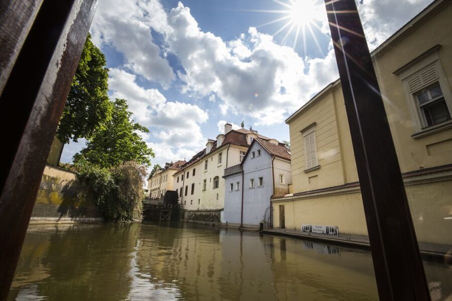 Prague: 3-Hour Castle Grounds Walking Tour and River Cruise - Ending in the oldest vineyard for skyline photos