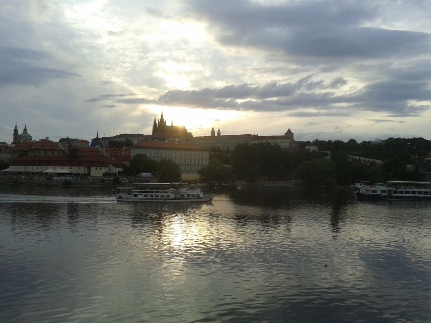 Prague: 3-hour Evening River Cruise with Dinner - Key highlights worth your attention