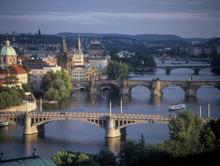 Prague: 3-hour Evening River Cruise with Dinner - Practical tips for a smoother evening