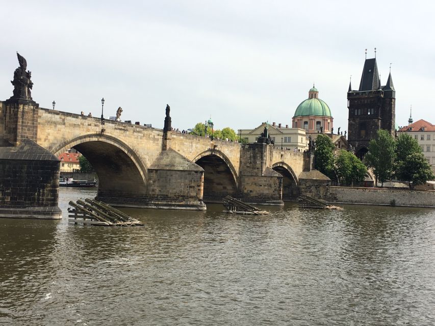 Prague: 3-hour Evening River Cruise with Dinner - Why Prague looks different from the Vltava after dark