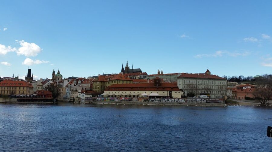 Prague: 3-hour Evening River Cruise with Dinner - Step-by-step: what happens during the 3-hour cruise with dinner