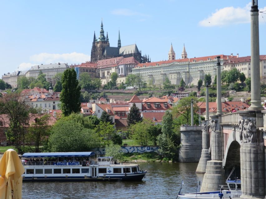 Prague: 3-hour Evening River Cruise with Dinner - Buffet dinner reality check: what to expect and how to plan