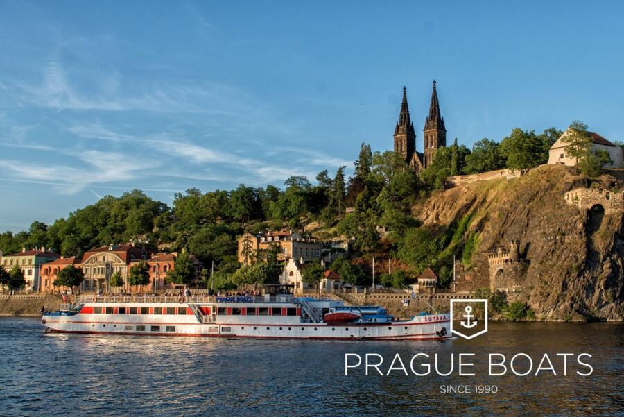 Prague: 3-hour Evening River Cruise with Dinner - Where the views are best: Charles Bridge, Old Town, and Prague Castle