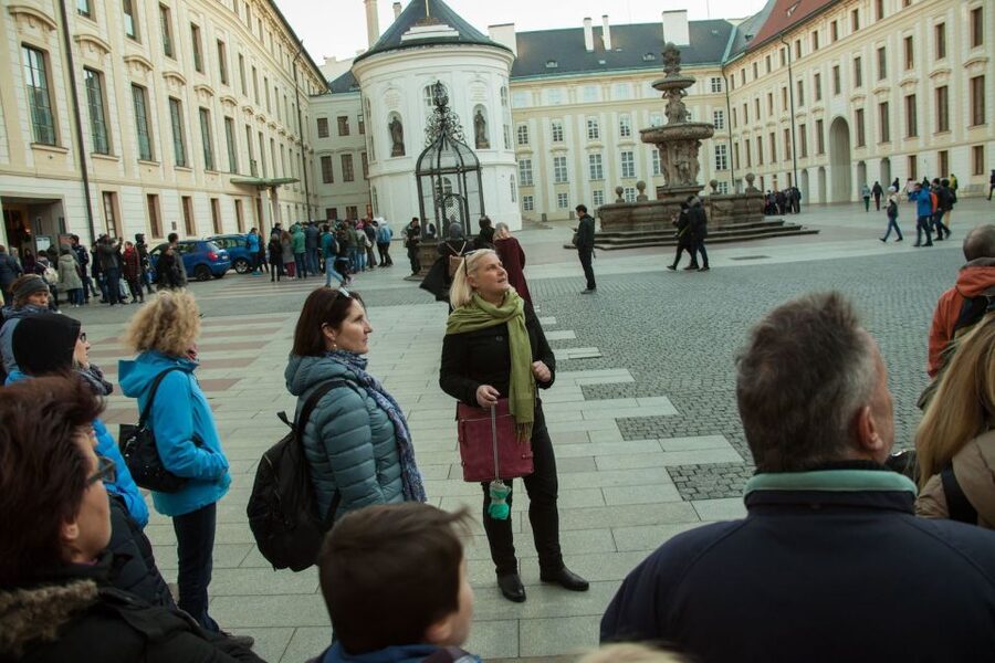 Prague: 3-Hour Old Town and Prague Castle Tour in German - Old Town Square and Charles University, how to read the city in 90 minutes