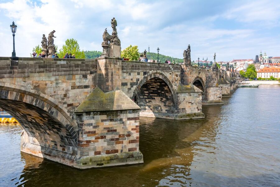 Prague: 3-Hour Old Town and Prague Castle Tour in German - The Old Town Hall and the Astronomical Clock stop you should not skim