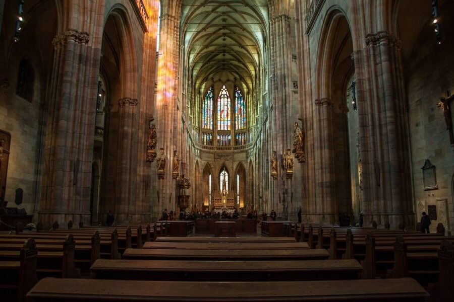 Prague: 3-Hour Old Town and Prague Castle Tour in German - Franz Kafka and the Josefov Jewish Quarter exteriors, with a careful pace