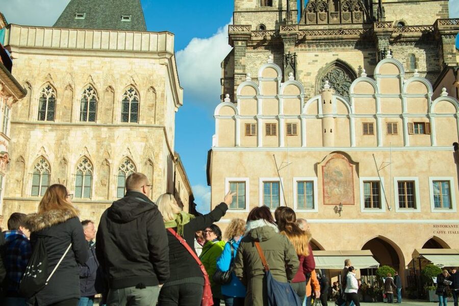 Prague: 3-Hour Old Town and Prague Castle Tour in German - Meeting at Old Town Square 5, then moving before the crowds swallow you