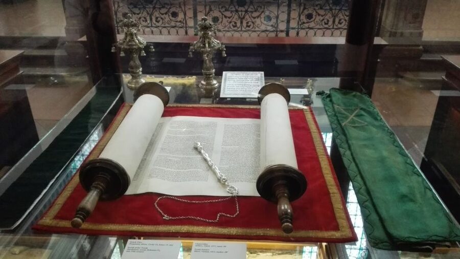 Prague: 3-Hour Private Jewish Quarter Tour - Spanish Synagogue and the Maisel Synagogue: finish strong with guided context