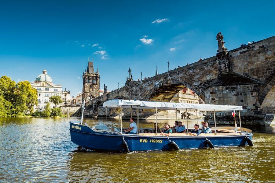 Prague: 45-Minute Sightseeing Cruise to Devil's Channel - Entering Čertovka: why Devil’s Channel feels special up close