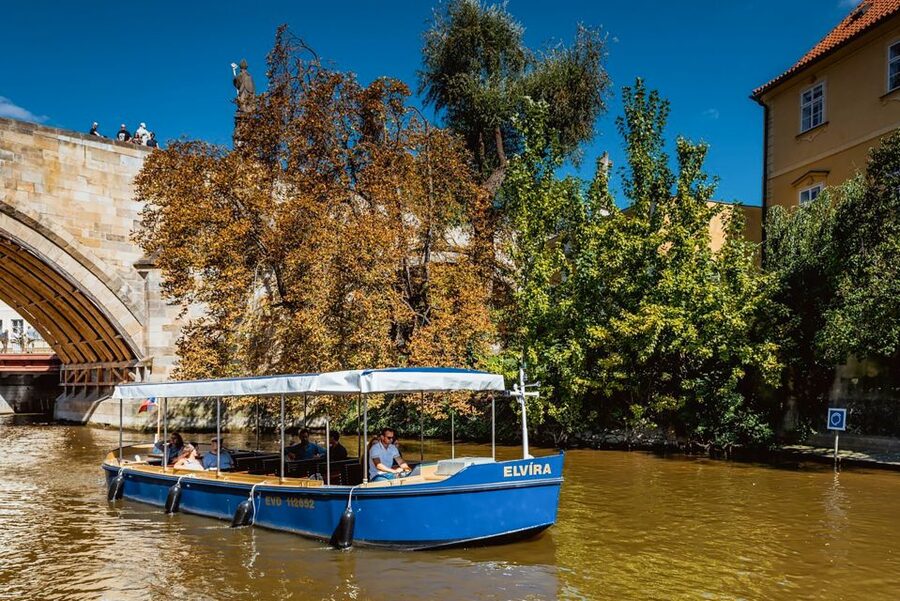 Prague: 45-Minute Sightseeing Cruise to Devil's Channel - Logistics that actually matter day of: meeting point, QR scan, and what to bring