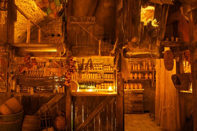 Prague 5 Courses Medieval Dinner and Live Performances - Seating, lighting, and comfort: the things that change your night