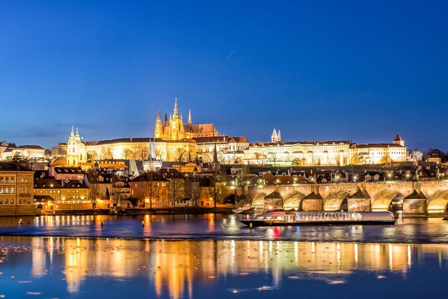 Prague: 50-Minute Sightseeing Evening Cruise - Why Prague at night hits harder from the Vltava