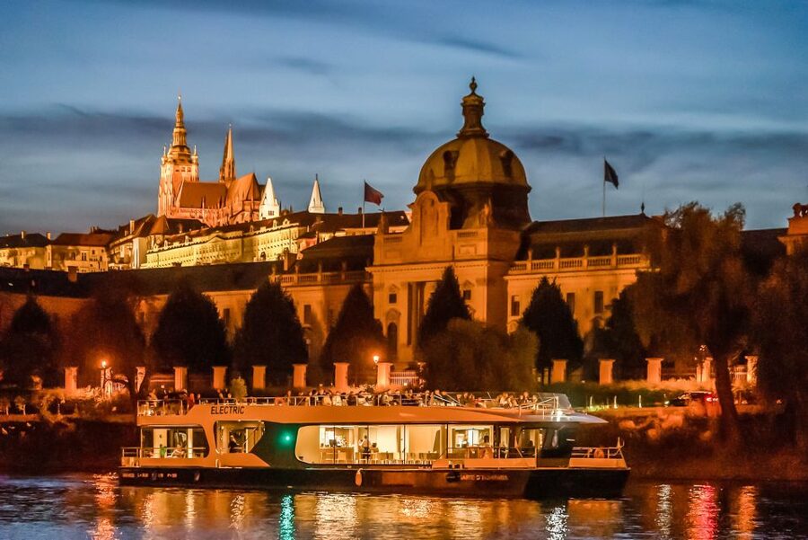 Prague: 50-Minute Sightseeing Evening Cruise - The audio guide setup: how to hear it clearly in 3 languages