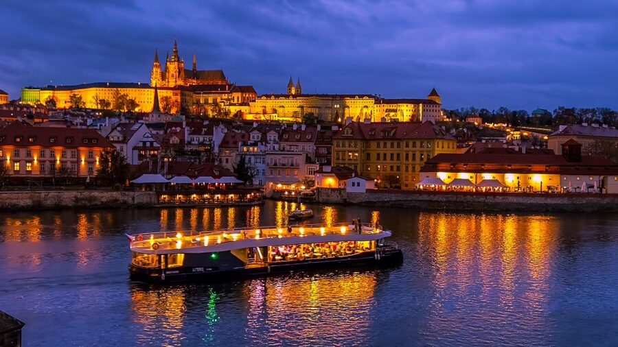 Prague: 50-Minute Sightseeing Evening Cruise - Timing and photo strategy: making the 50 minutes work for you