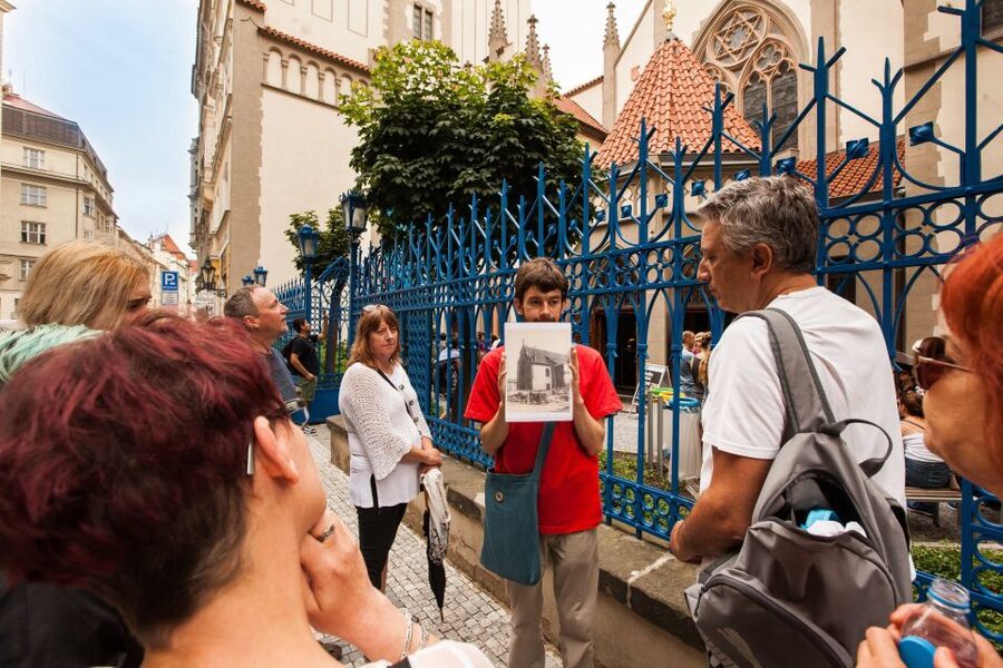 Prague: 6-Hour City Tour including Cruise and Lunch - A break with lunch, then the Vltava cruise with snacks and drinks